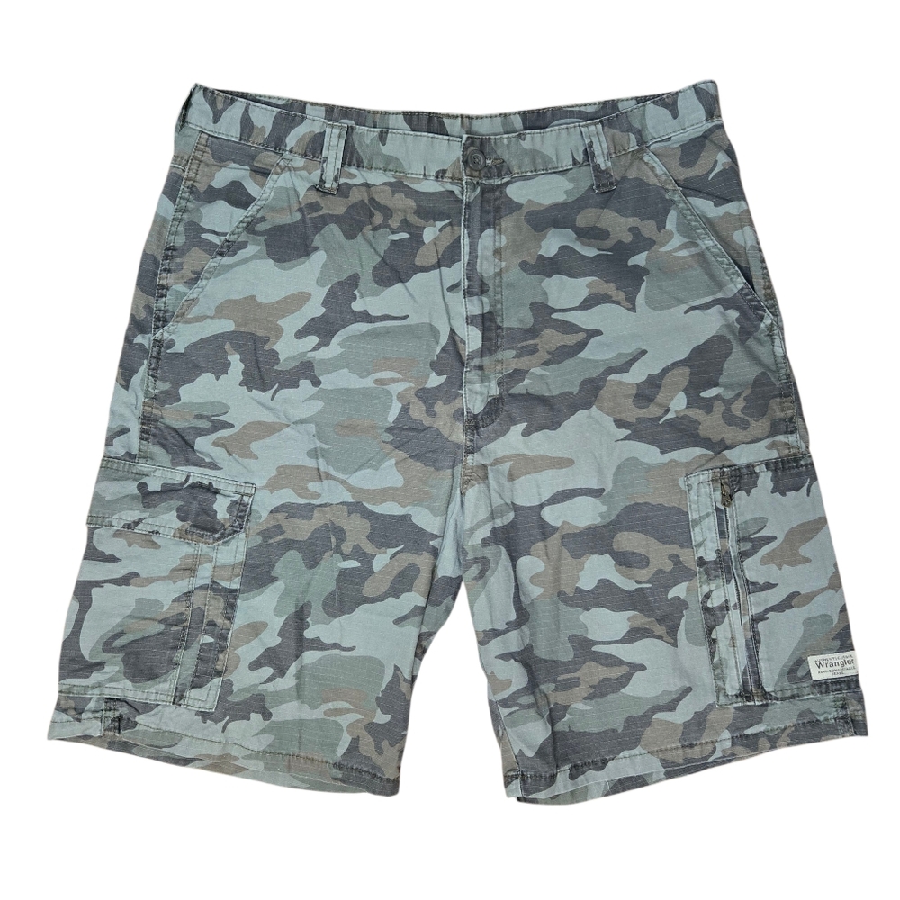 Wrangler Camo Cargo Shorts Mens Size 38 10" Inseam Zip Pocket